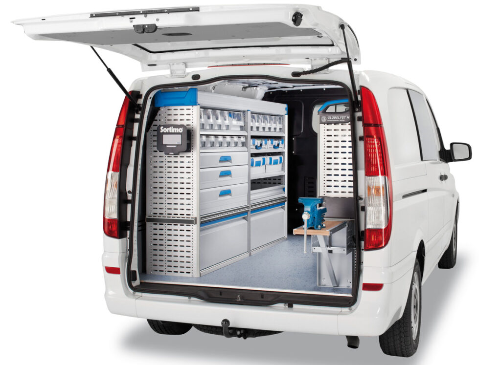 Beginn Einbau Fahrzeugeinrichtung